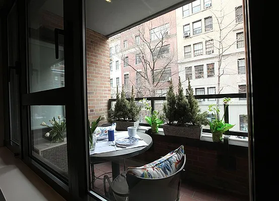 Sold by Warburg | media 2