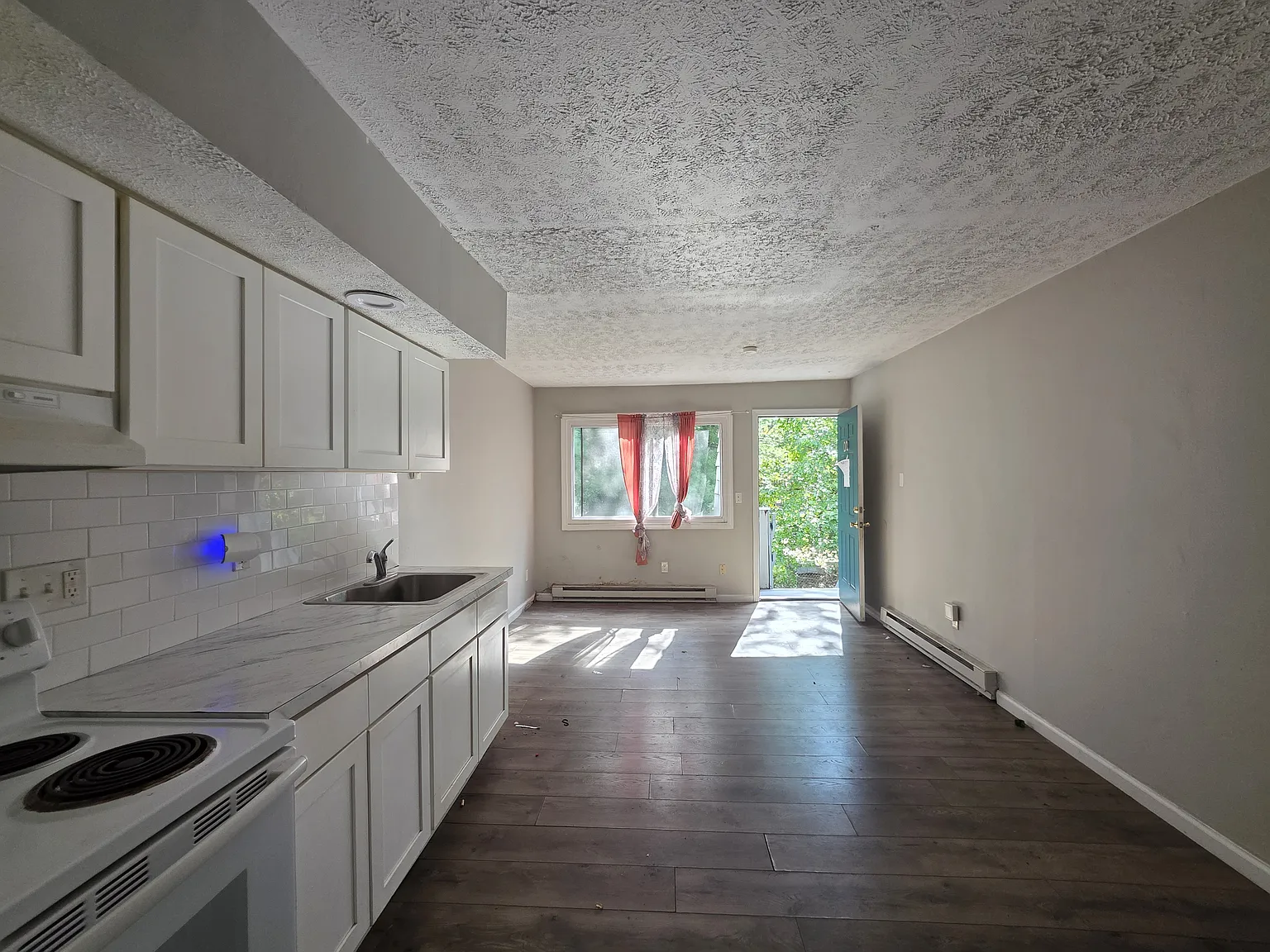 653 Fitch St — Photo 3
