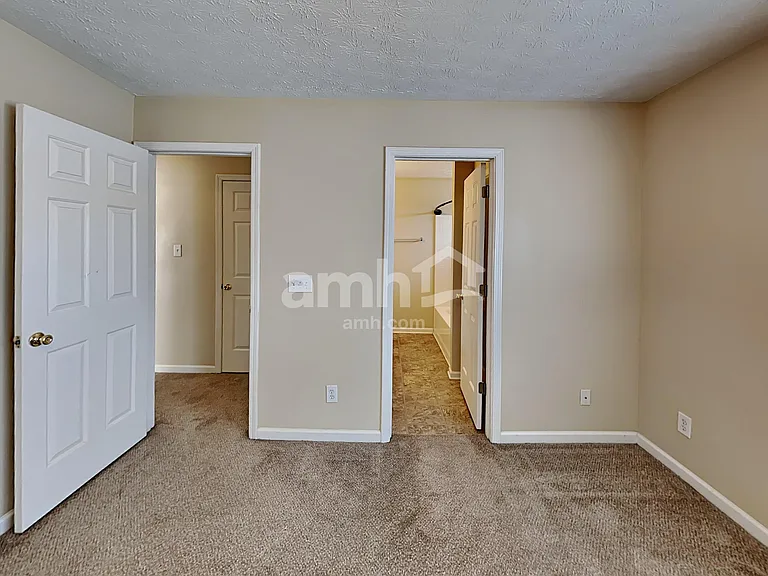 930 W Oaks Dr — Photo 7