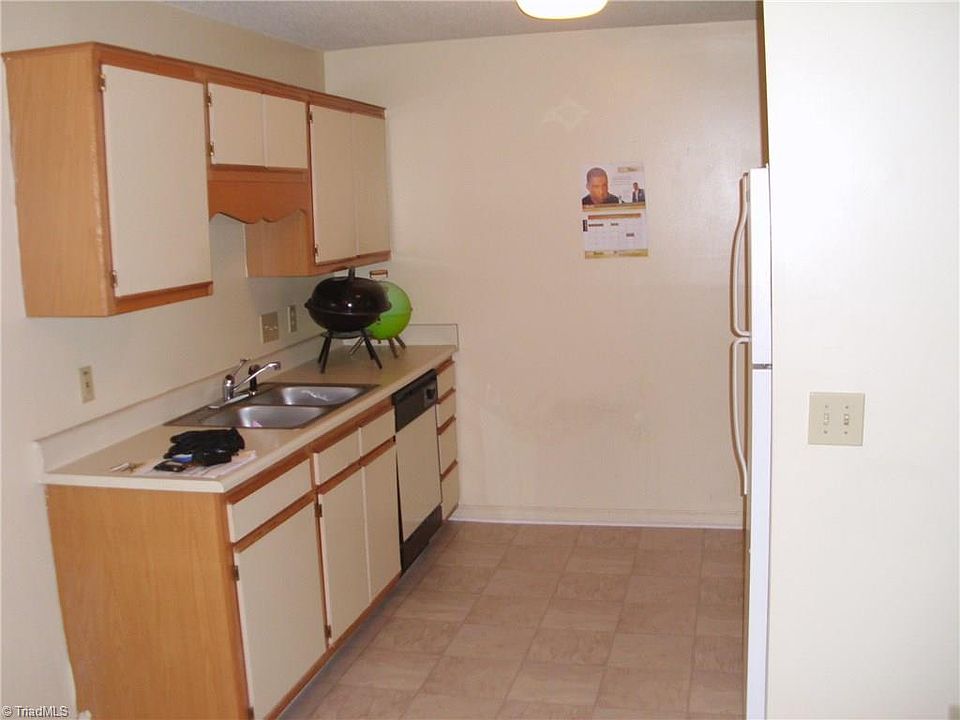 2nd image of 517 Mystic Dr APT G
