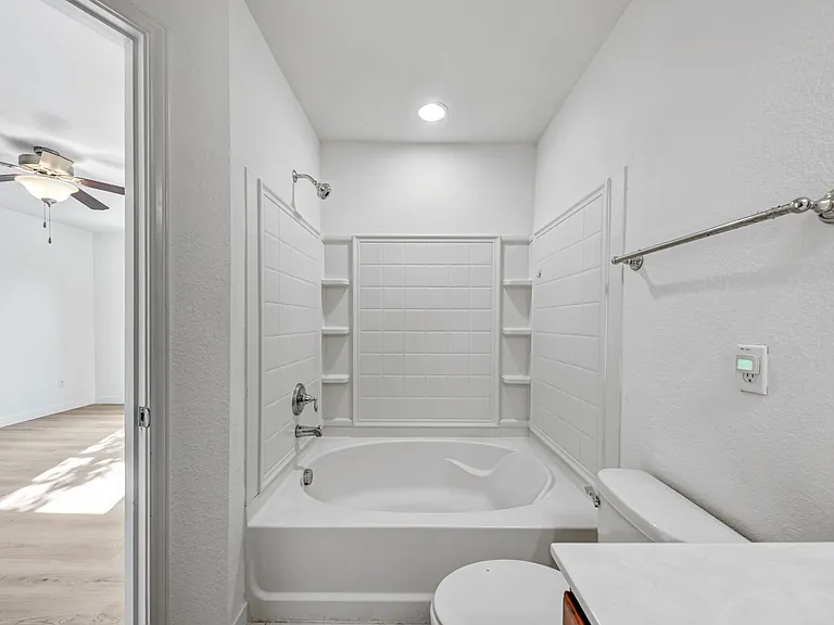 9012 Edmundsbury Dr — Photo 25