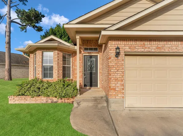 135 Snug Harbor Dr, Montgomery, TX 77356