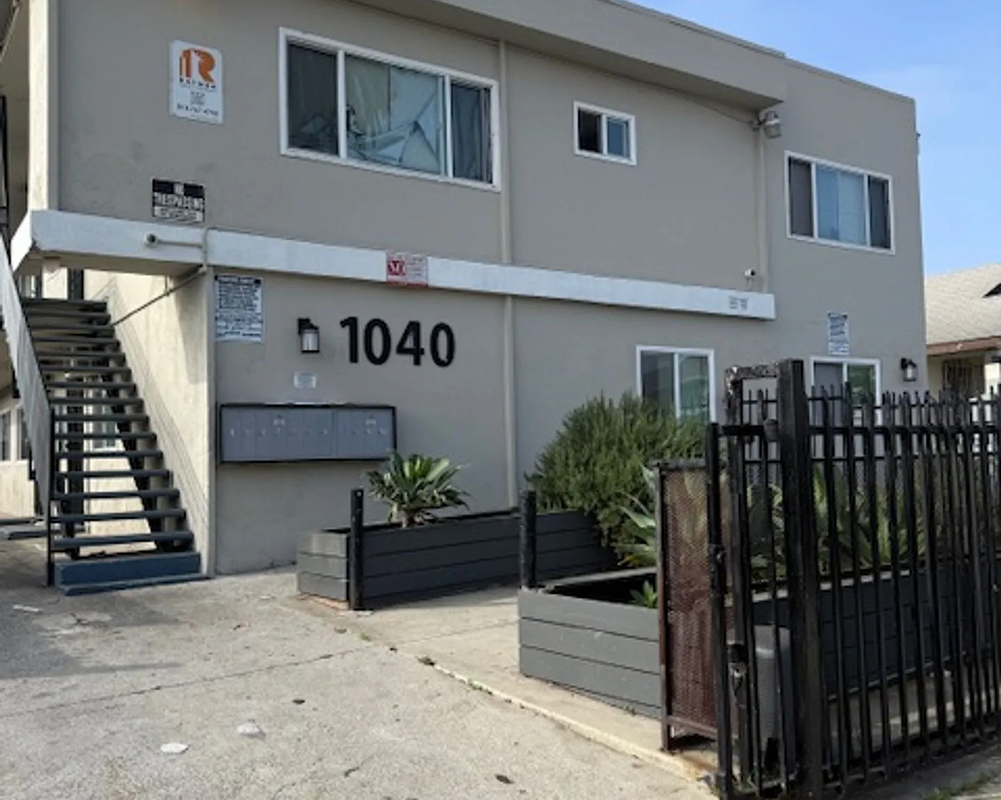 (Ar/Jo/Em:C) 1040 W. 91st Street — Photo 2