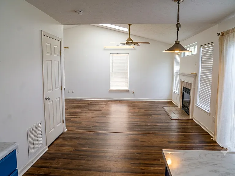 3516 King Edward Way — Photo 7