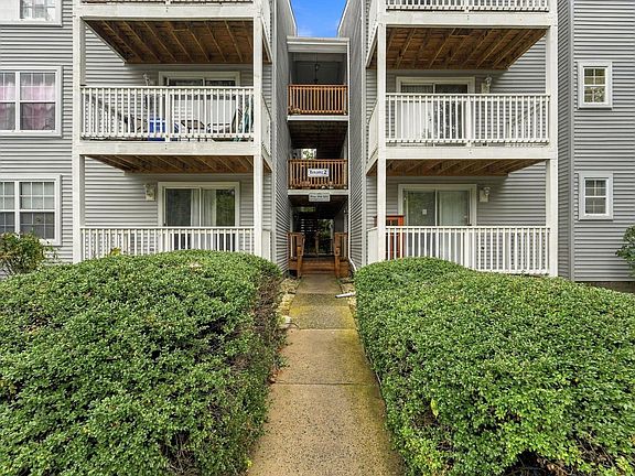3rd image of 2 Oyster Bay Rd