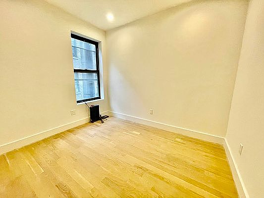 1st image of 207 7th Ave #2