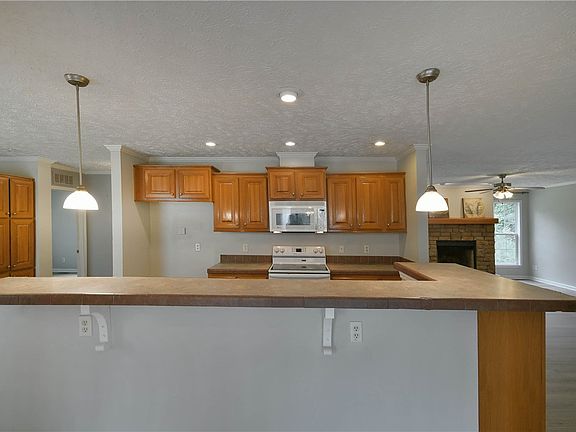 3rd image of 579 Daventon Rd