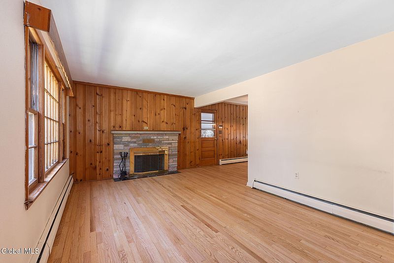 4th image of 8 Oak Drive
