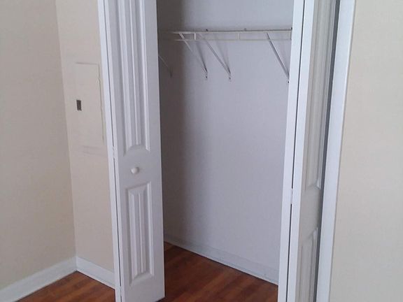 5th image of 1435 Oshaughnessy Ave NE