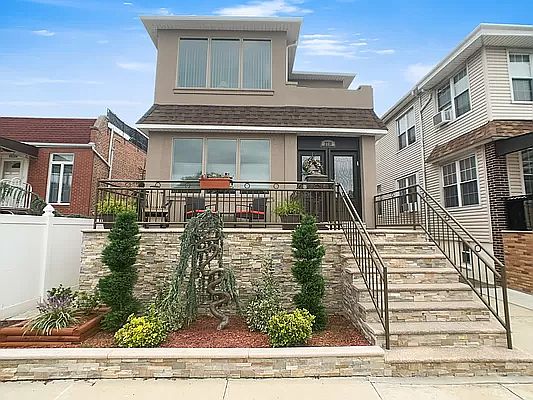 2nd image of 3718 Laurel Ave