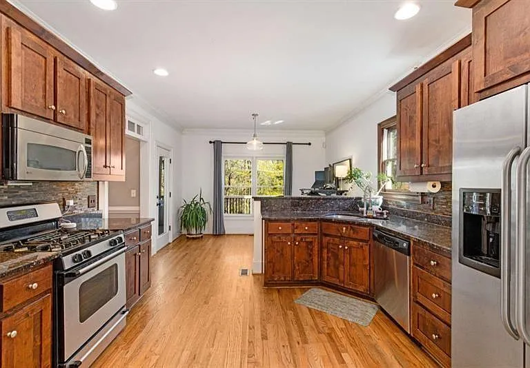 1390 Marion Walk SE — Photo 14