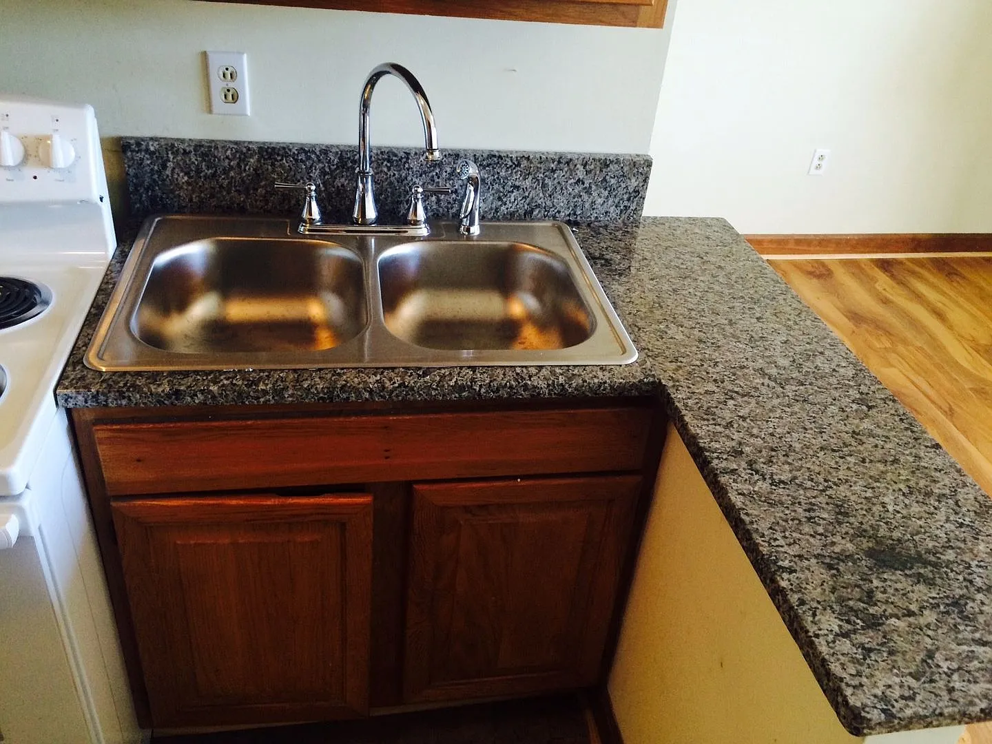 Lee Street Apartments — Photo 2
