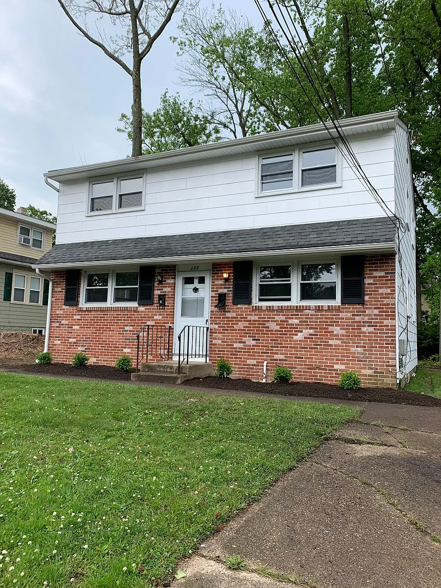 Building Photo - 299 Locust Ave #1