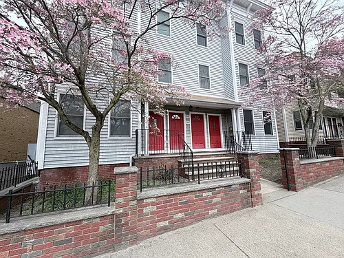 44 Prescott St #B Photo 1