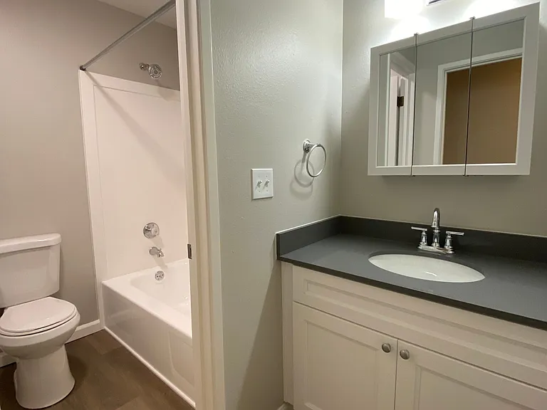 1011 SW Curry St #10 — Photo 11