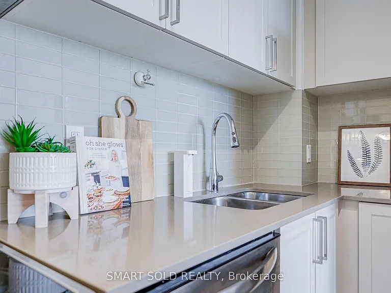 268 Buchanan Dr #305W — Photo 6