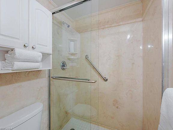4th image of 900 Broad Ave S #132