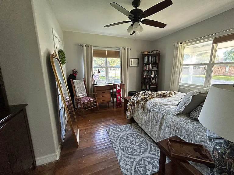 712 Hale St — Photo 22