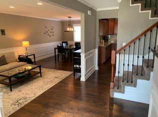 375 Pearson Cir, Naperville, IL 60563