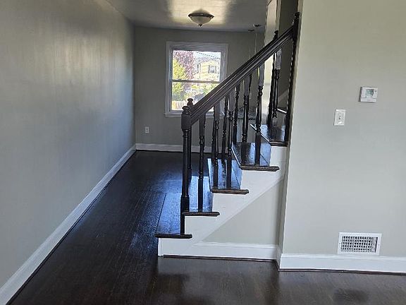 3rd image of 8120 Kavanagh Rd