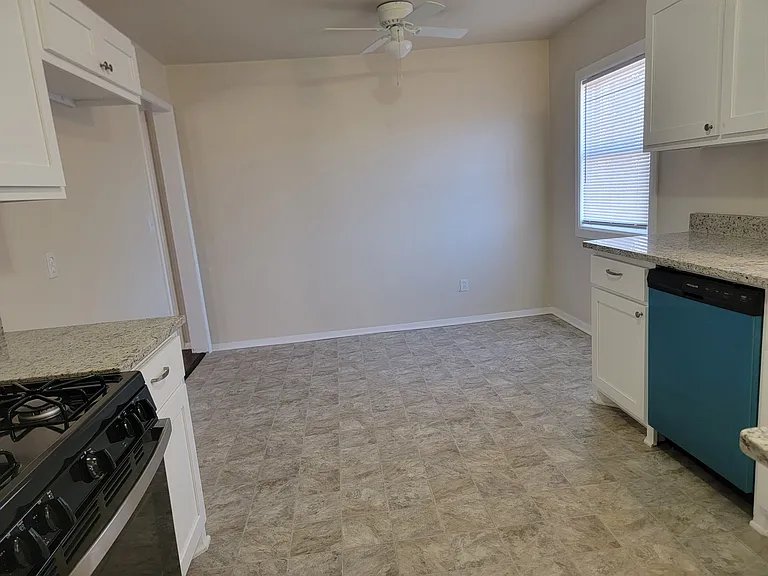 202 N Elgin Ave — Photo 4
