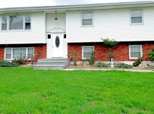 14 Macintosh Dr, Middletown, NY 10941