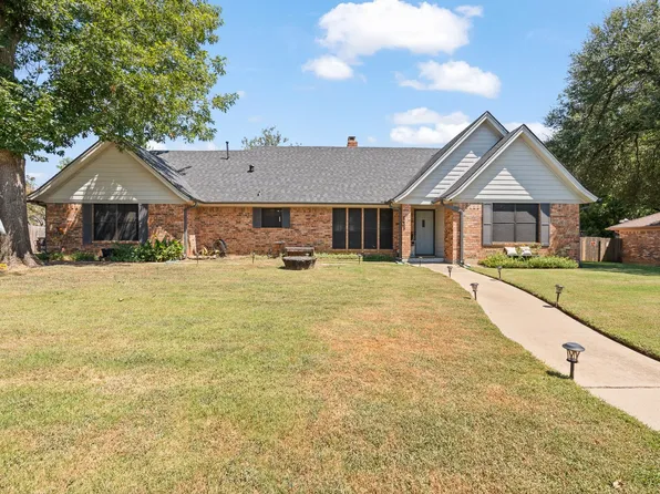 831 S Ridgeway Dr, Cleburne, TX 76033