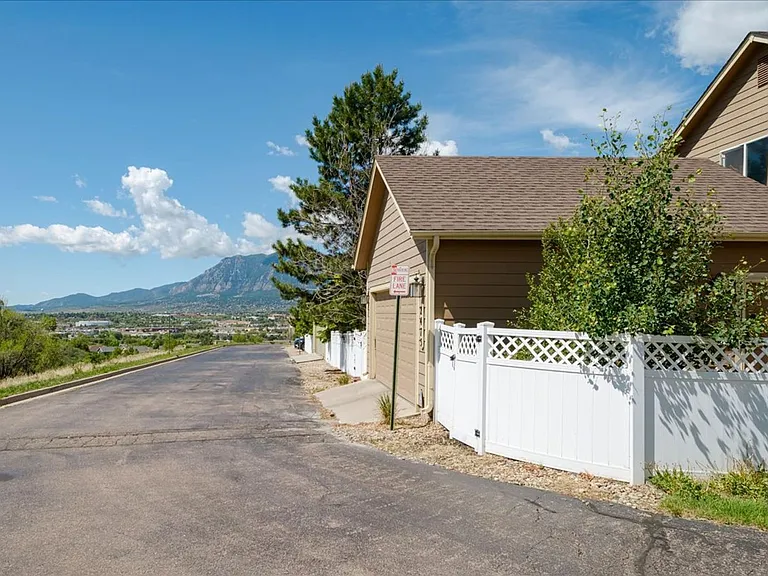 2475 Saint Paul Dr — Photo 43