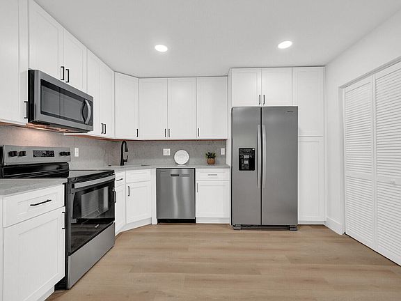 5th image of 330 Pine Ridge Circle #B-2
