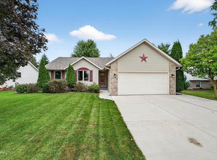 564 S Burr Oak Ave, Oregon, WI 53575