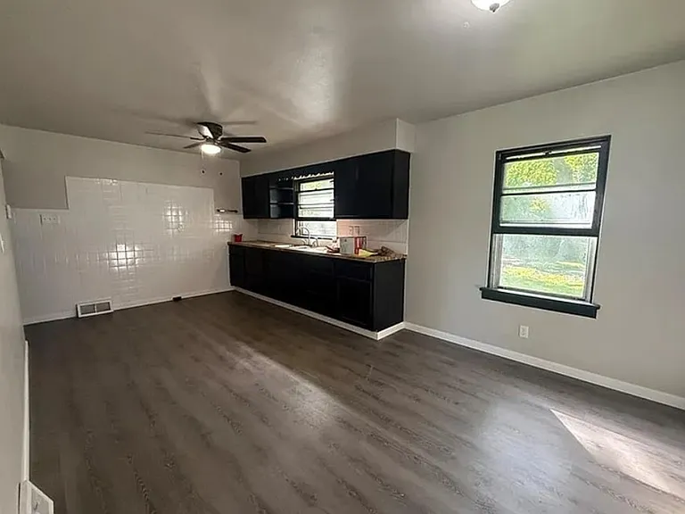 804 Preston Ln — Photo 4