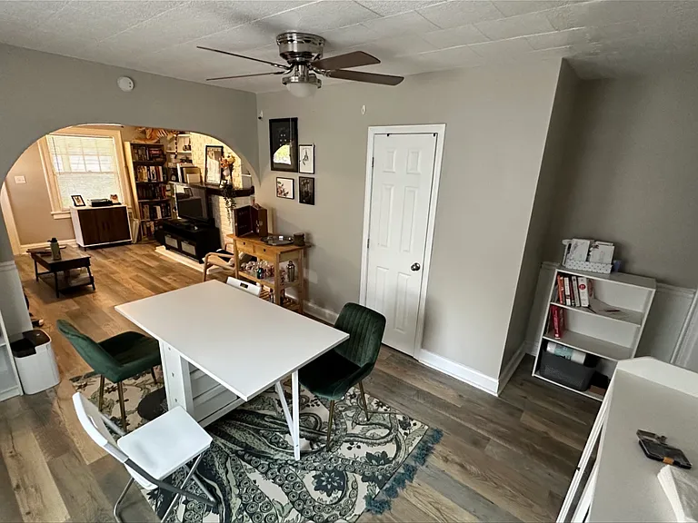 2438 Glenmawr Ave — Photo 9