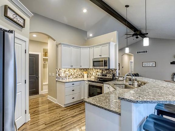 5th image of 7248 Medinah Dr