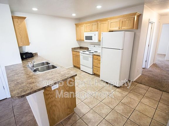 3rd image of 198 Opal Ct APT B