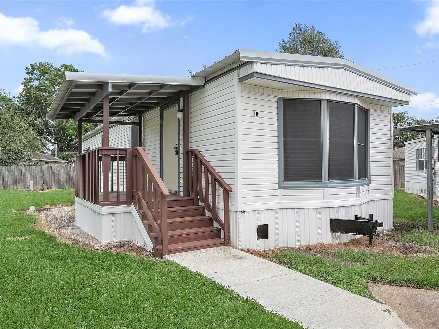 2 bed, 1.0 bath, 728 sqft, $1,200 — Photo 1