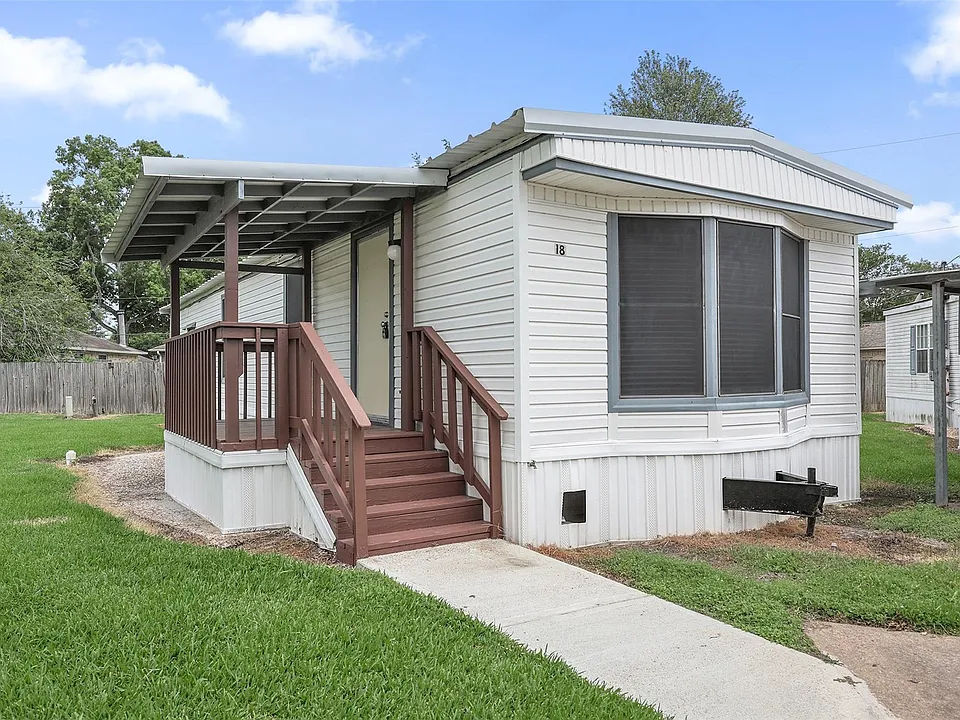 2222 N Austin Ave #18