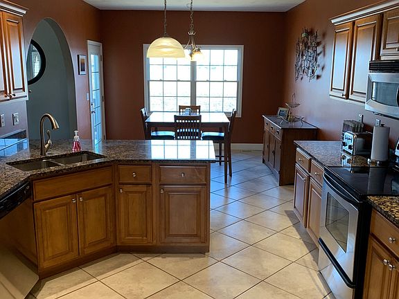 5th image of 921 River Birch Ct