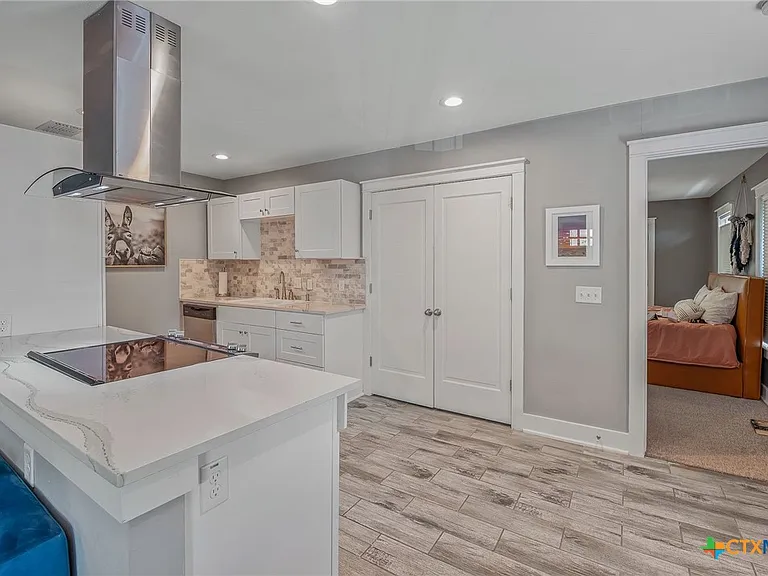 2404 Oak Crest Ave — Photo 10