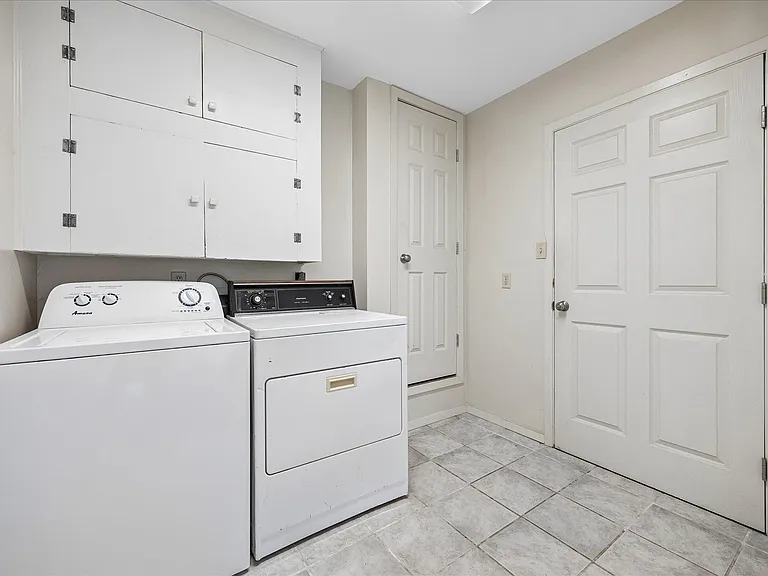 10010 Faylin Dr — Photo 23