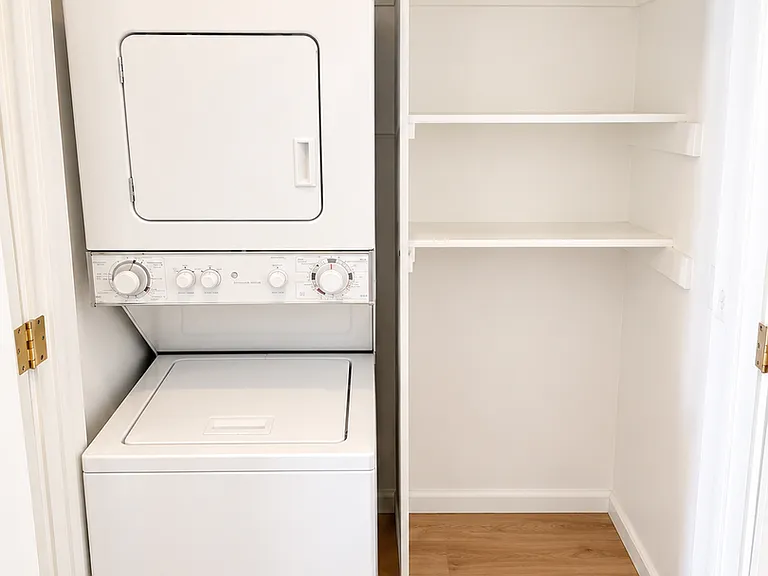 Hartford Square Apartments — Photo 17