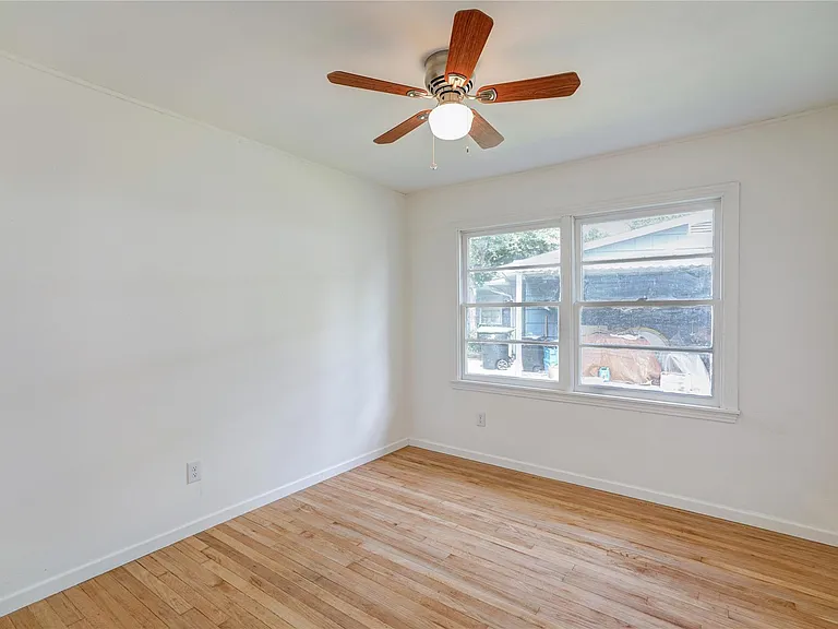 1319 Elm St — Photo 39