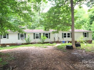 1320 Smith Woods Ln, Hickory Grove, SC 29717