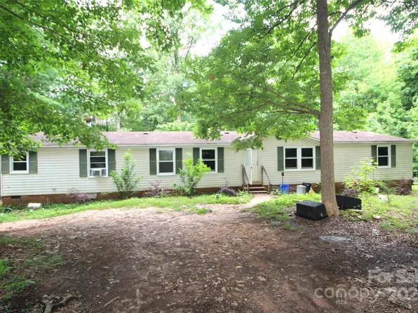 1320 Smith Woods Ln, Hickory Grove, SC 29717