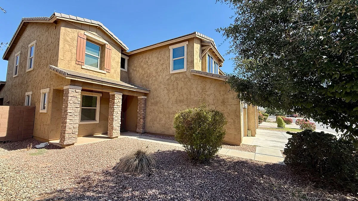 5 bed, 3.0 bath, 3305 sqft, $3,099 — Photo 3