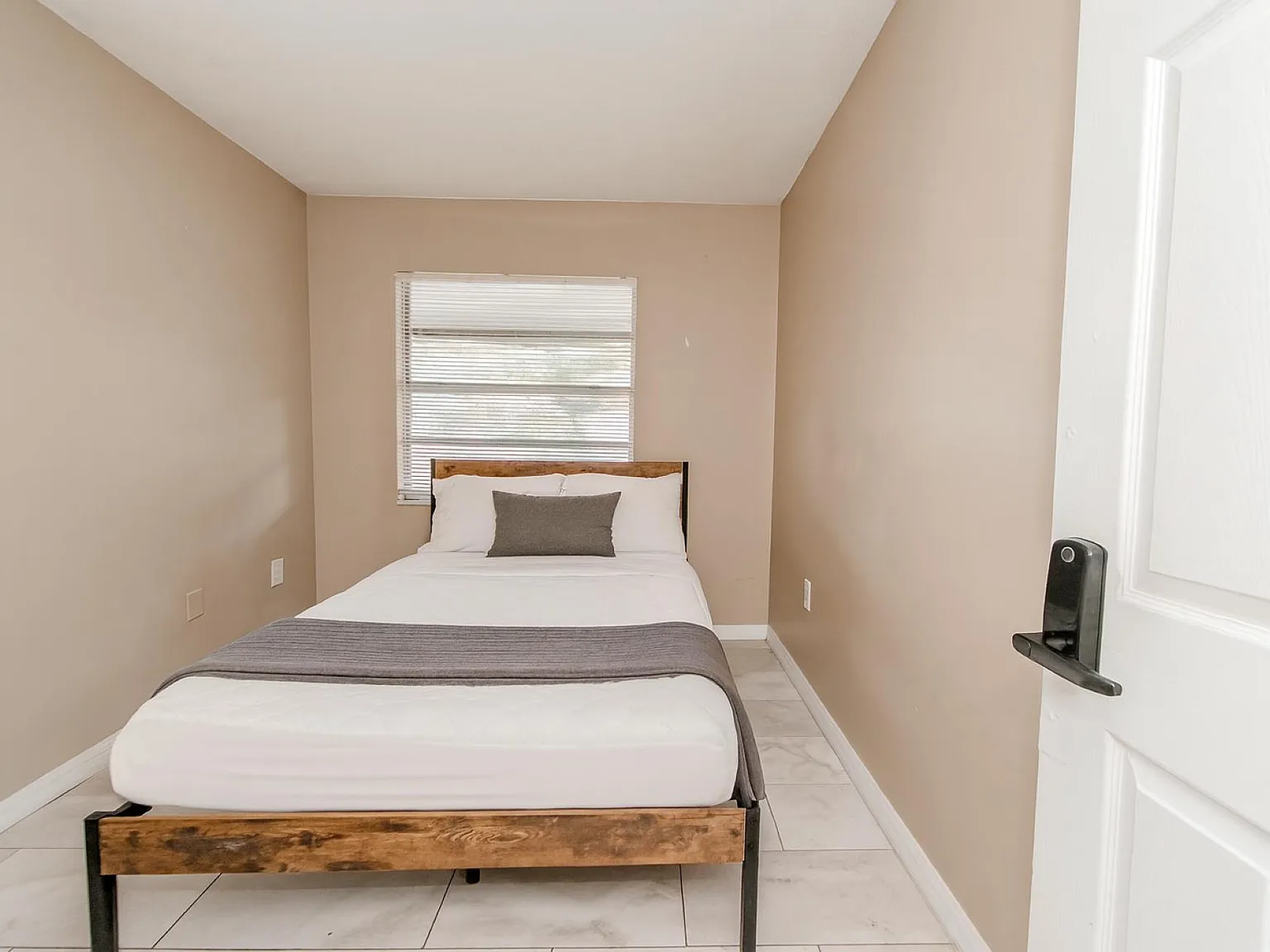 4 bed, 2.0 bath, 1500 sqft, $1,027 — Photo 1