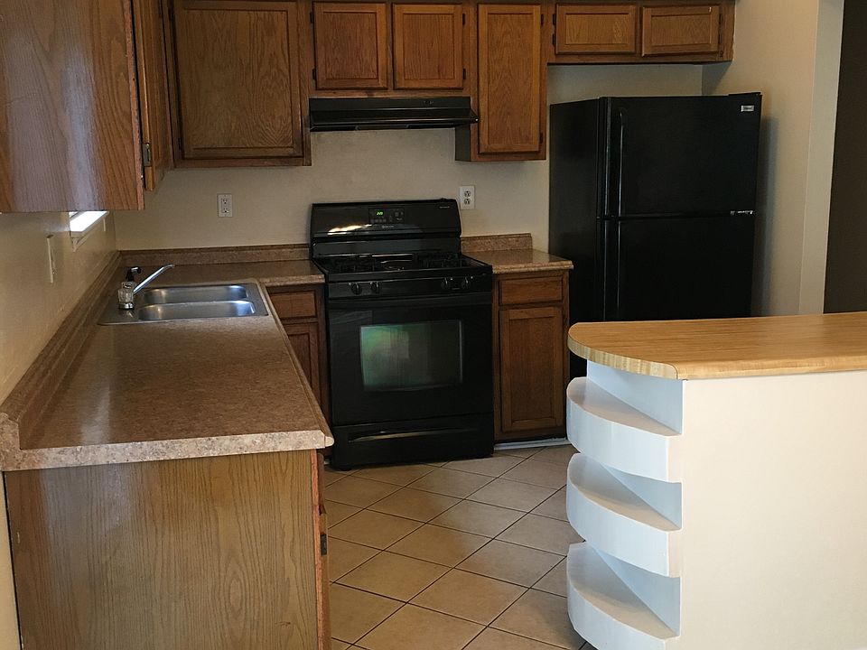 Kitchen with Bar