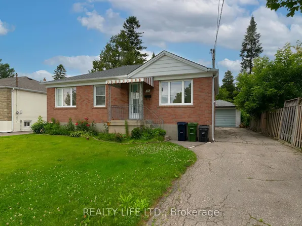 24 Battersea Cres, Toronto, ON M6L 1G8