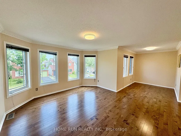 52 Collington St — Photo 27