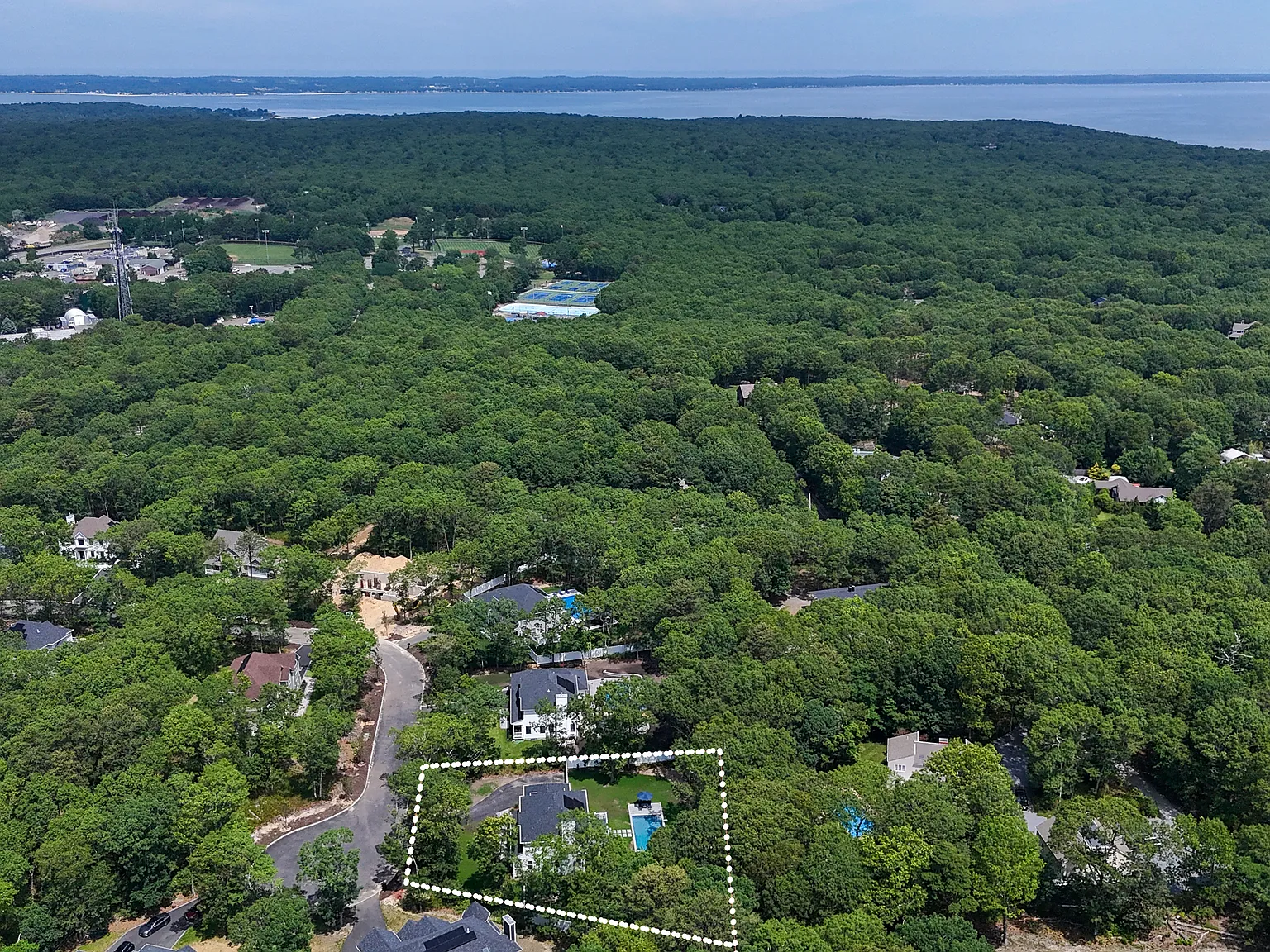 Your Dream Summer Awaits: New Construction 5 Miles frm The Beach — Photo 2