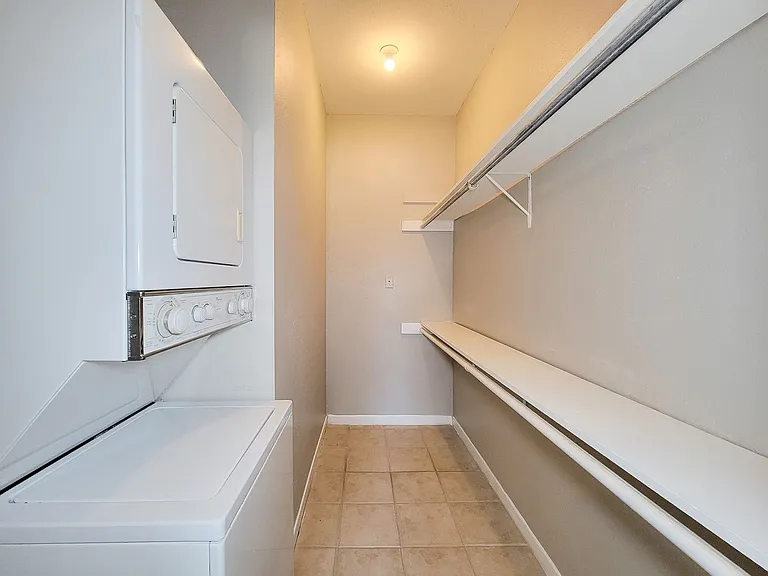 4041 Drake St #116 — Photo 9